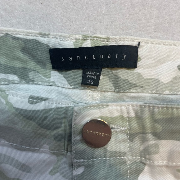 Sanctuary Camo Utility Shorts Women’s Size 25 Green Camouflage Stretch Cotton - Picture 3 of 6